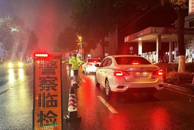 道路监控的意义-揭秘道路监控系统：保障行车安全，提升城市治安