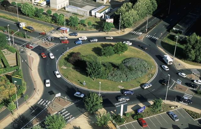 路口停车几分钟扣分吗_女司机路口停车27分钟_路口停车多少分